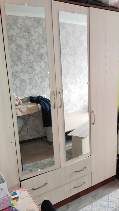 Шифоньер с рабочим столиком