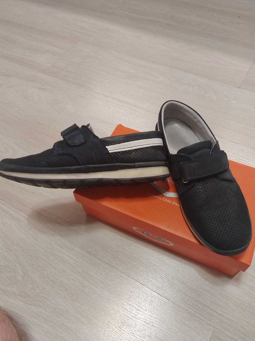 Кроссовки подростковые