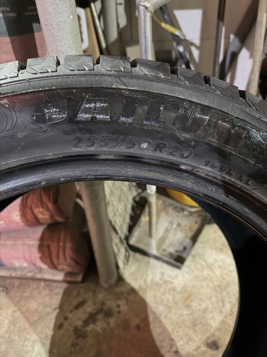Продам комплект резины 255*50*R20