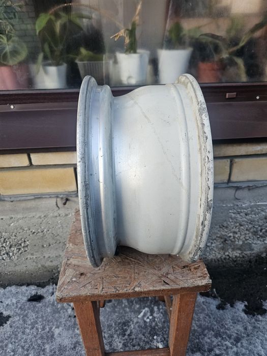 Диски на BMW титановые.