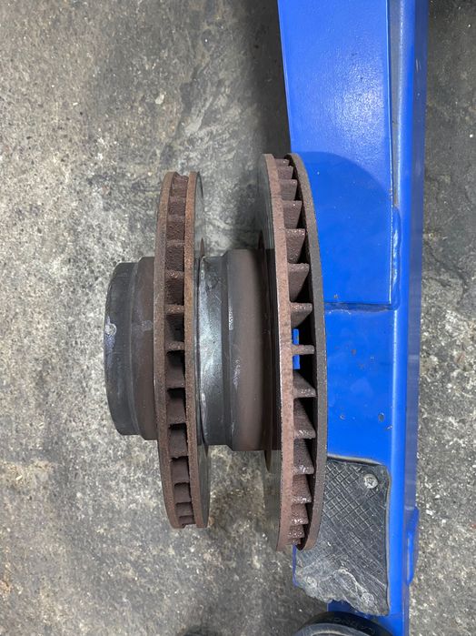 BMW e39 тормоза “Brembo” 4х поршневые