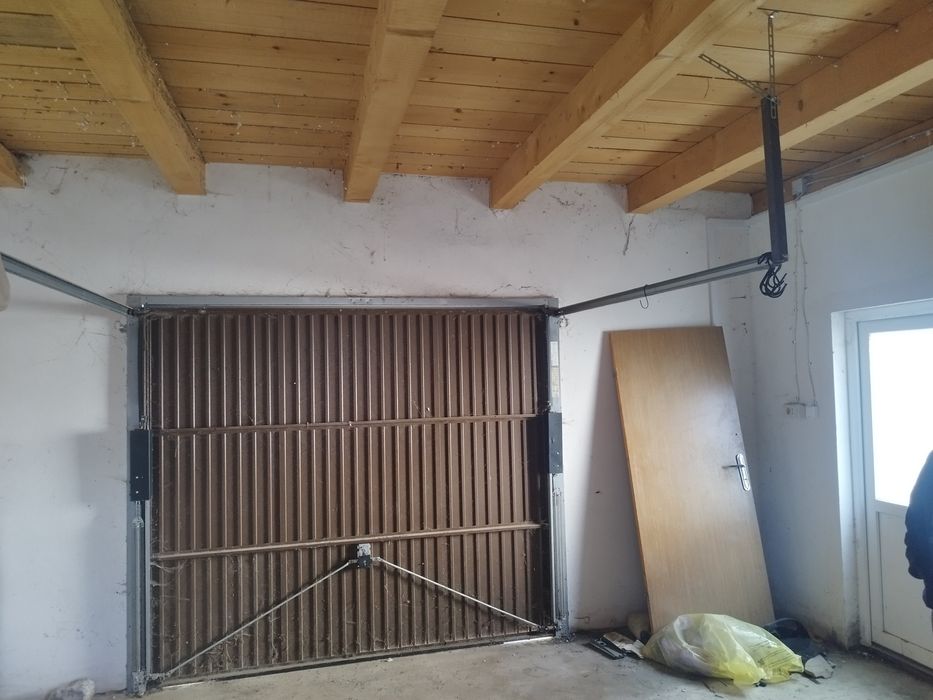 De vanzare usa garaj