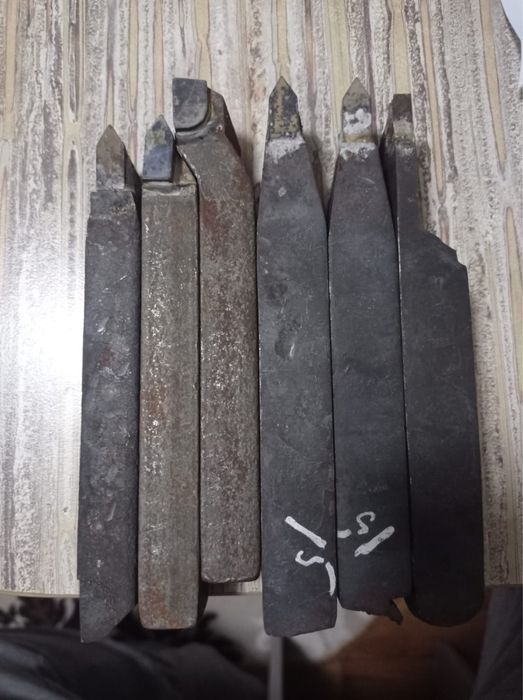 Продаю резцы токарные