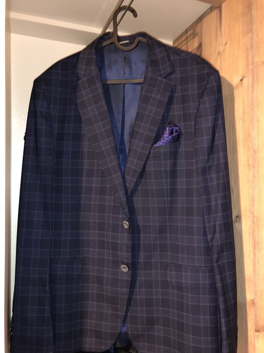 Абитуриентски костюм