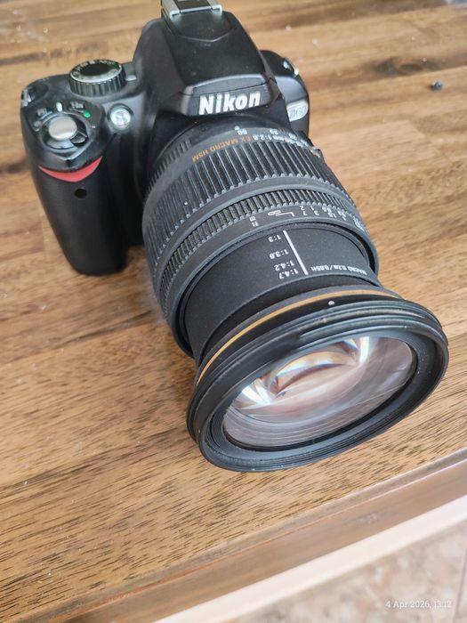 Nikon D60 + Sigma 18-50 mm + зарядно + батерии