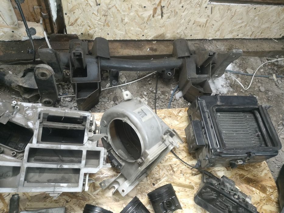 Продам запчасти от делики 4м40