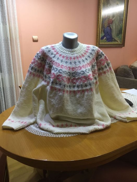 Ръчно изплетени пуловери