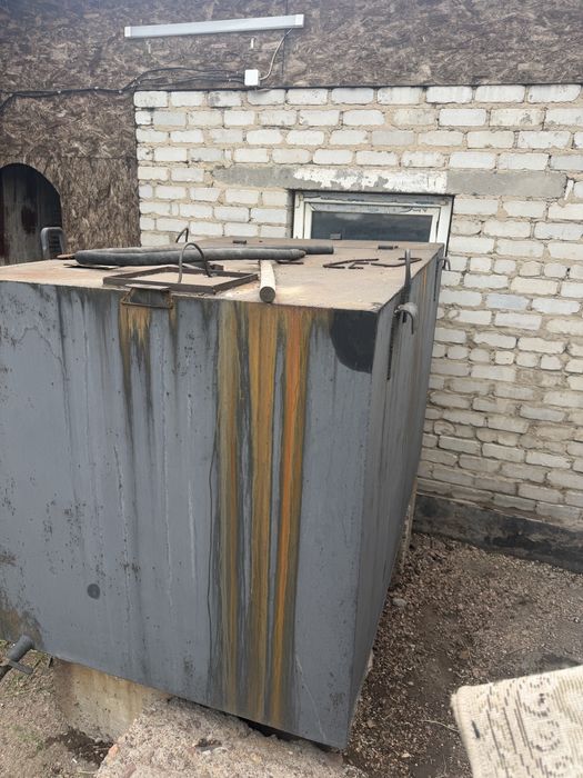 Продам металлический резервуар