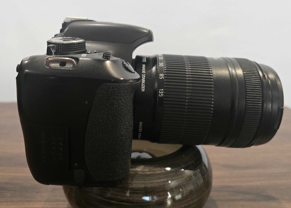 Canon EOS 600D + obiectiv Canon 18-135mm IS