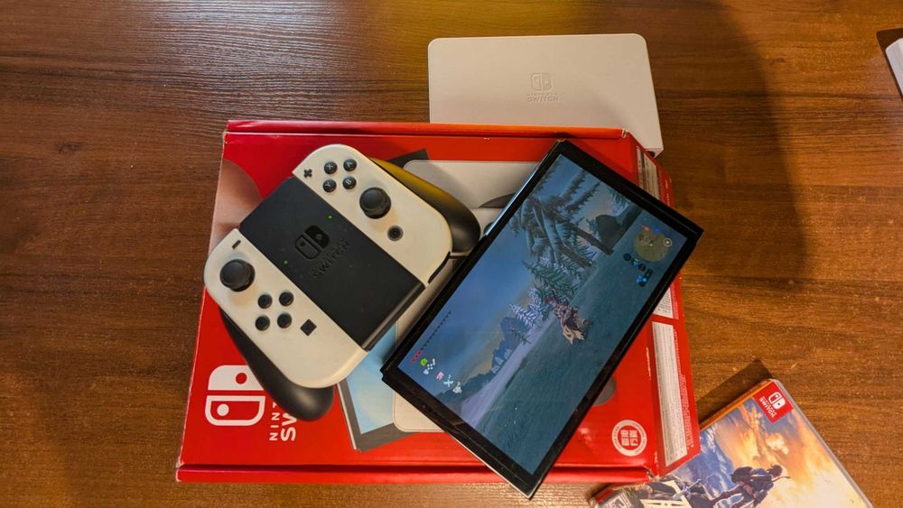 Игровая приставка Nintendo Switch OLED белый