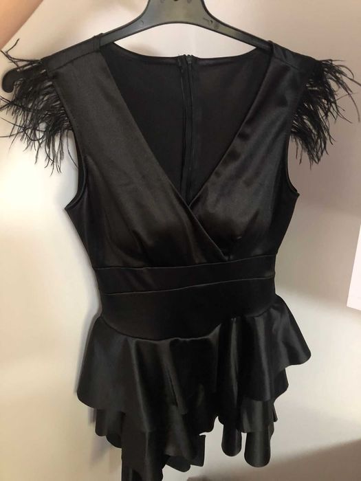 Rochie neagra cu pene