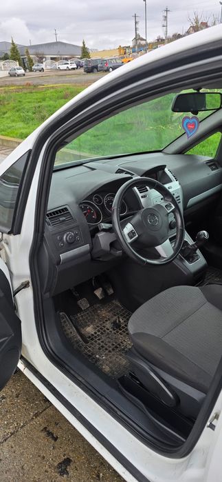 Vând Opel zafira
