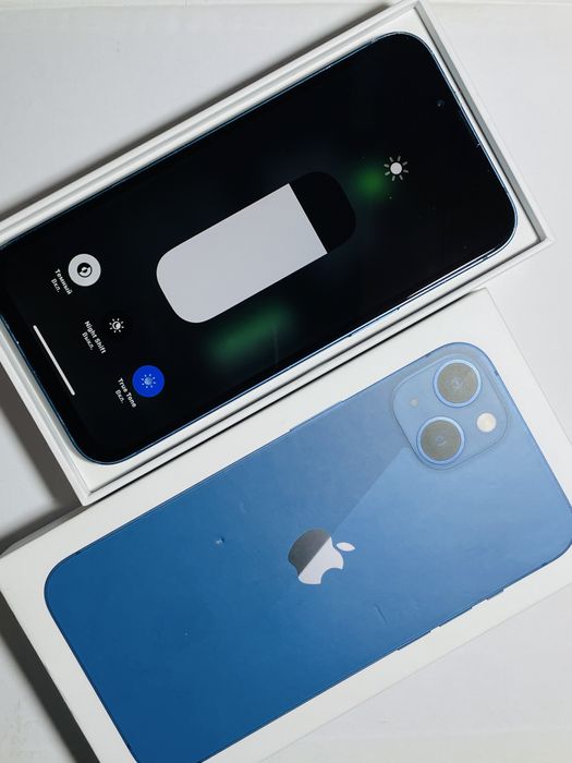 iPhone 13.