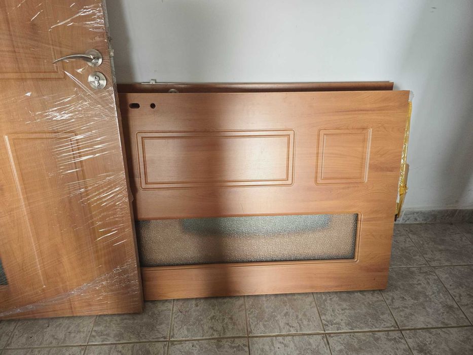 Интериорни врати  75/200 2 броя  неизползвани