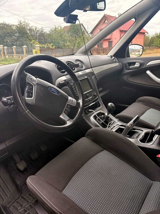 Vând Ford S-Max 2013