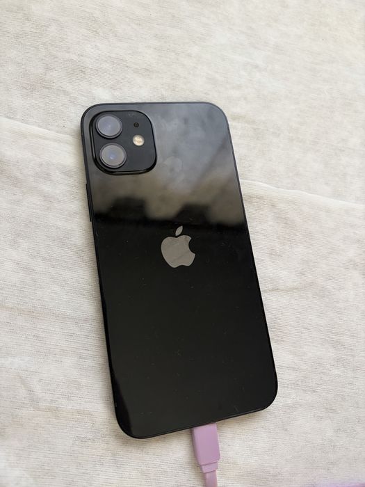 Vând un iPhone 12