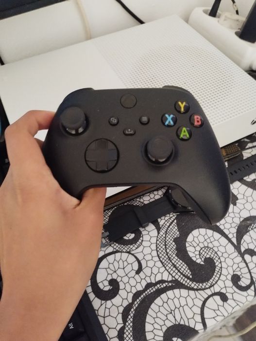 Vând sau schimb Xbox One S All Digital  cu PC gaming High end sau Mid range