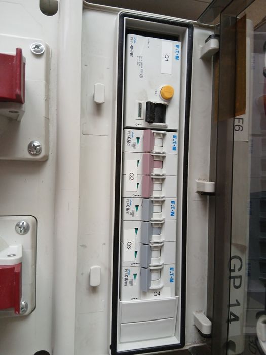 IEFTIN! Tablou organizare electrica santier cablat Scame 5 module, montaj aparent,2 prize trifazice 16A /32A si 2 prize simple cu impamantare, IP44