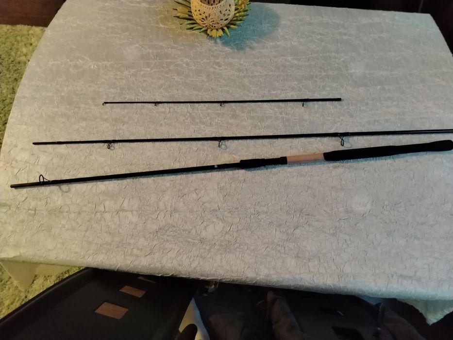 Vând băț de pescuit nou