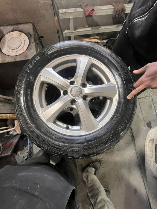 5*114.3 DIA 66.1 215/65R16