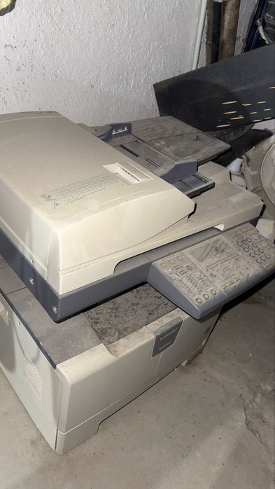 Это многофункциональное устройство (МФУ) Toshiba e-STUDIO167.