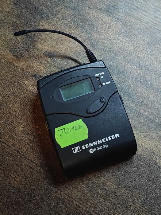 Sennheiser G3 wireless microfon belt-pack in ear
