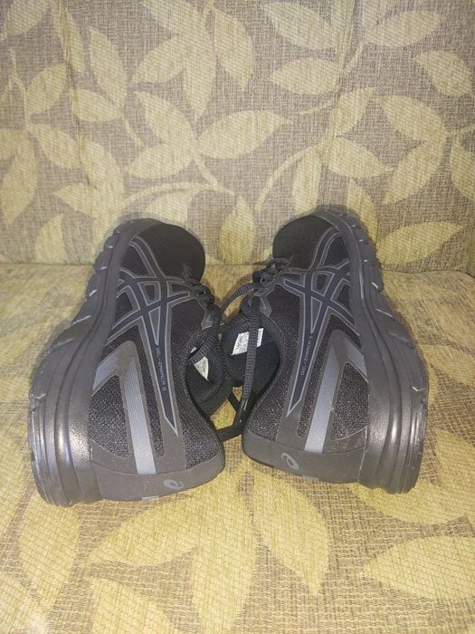 Маратонки Joma, Mizuno и Asics