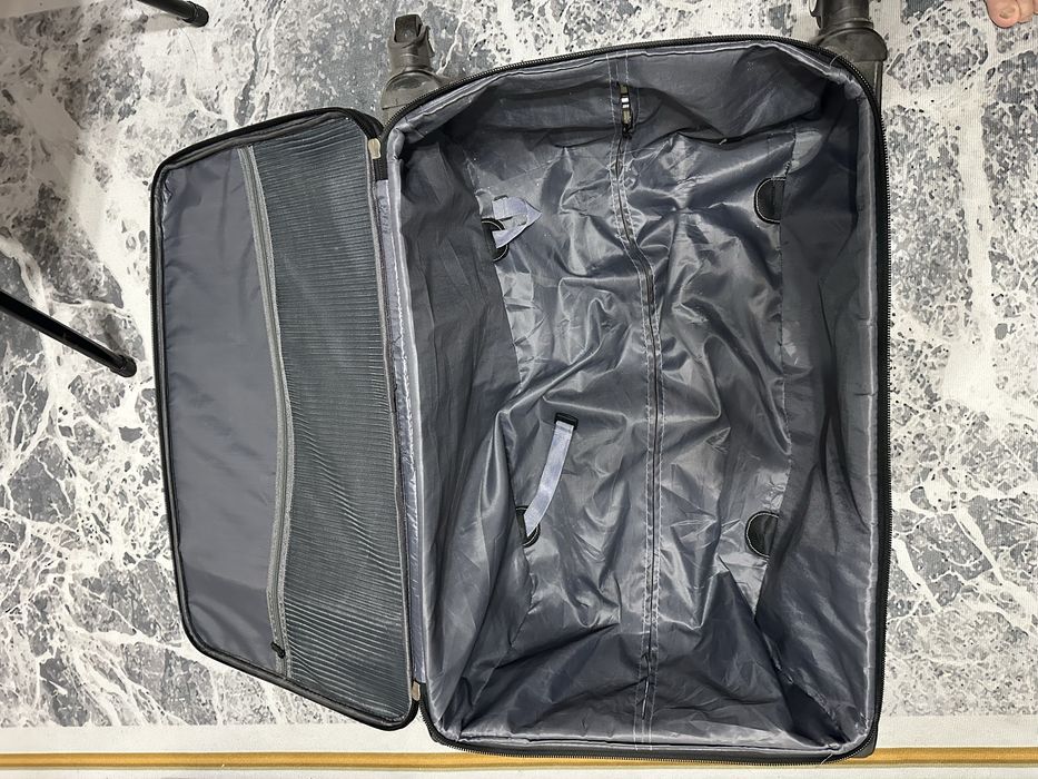 Чемодан на колесиках большой