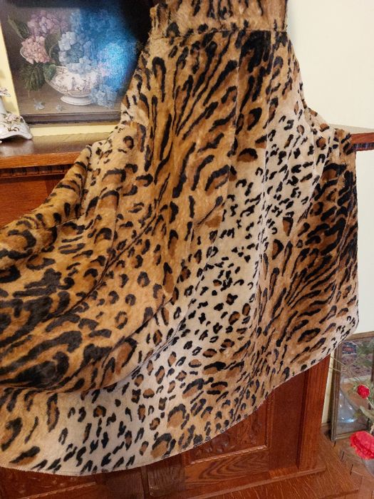 Fusta clos luxoasa, noua, catifea naturala cu structura