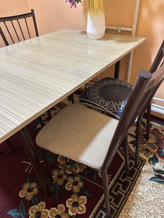 Стол и 6та стул, срочно сотилади!