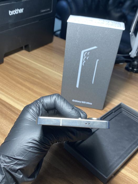 Samsung Galaxy S25 Ultra • 256 GB • Titanium Black