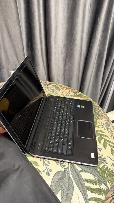 HP Pavilion dv7 .