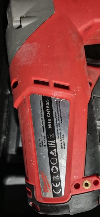Milwaukee pistol de cuie pe acumulator