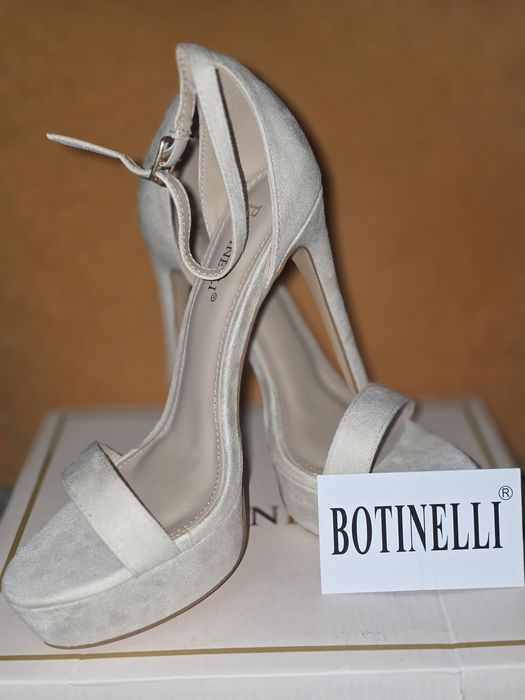 На половин цена нови сандали ня висок тон