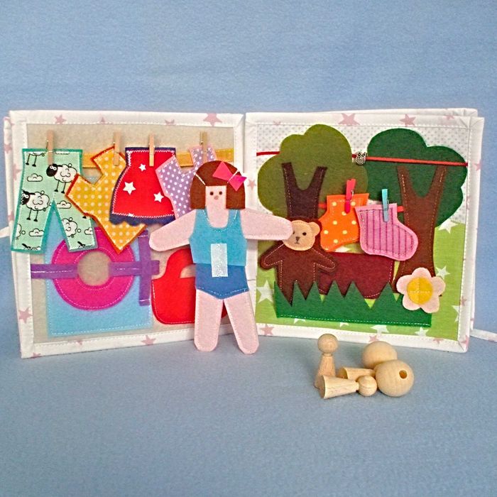 Carte senzoriala interactiva pentru fetite de la 2 ani.