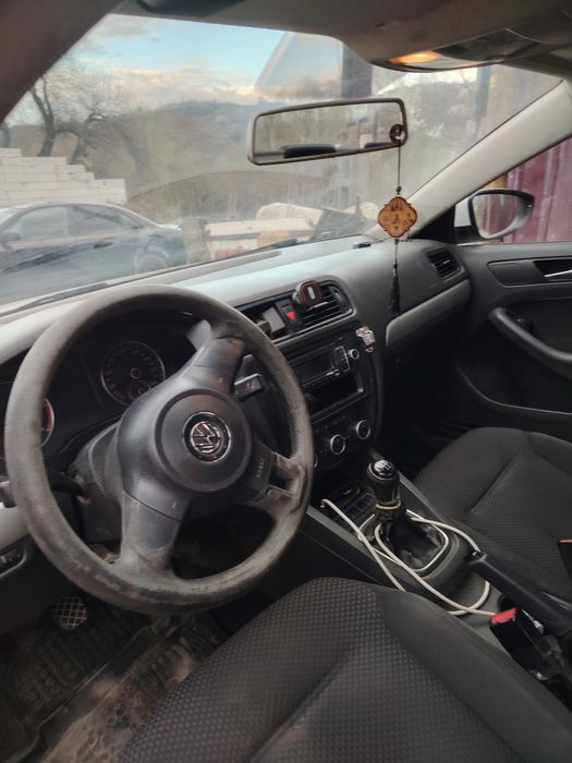 Vând Volkswagen Jetta 1.6 Tdi