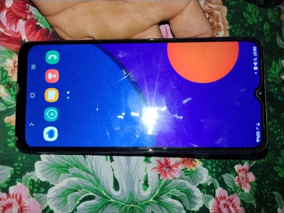 Samsung m 12 holati yaxshi