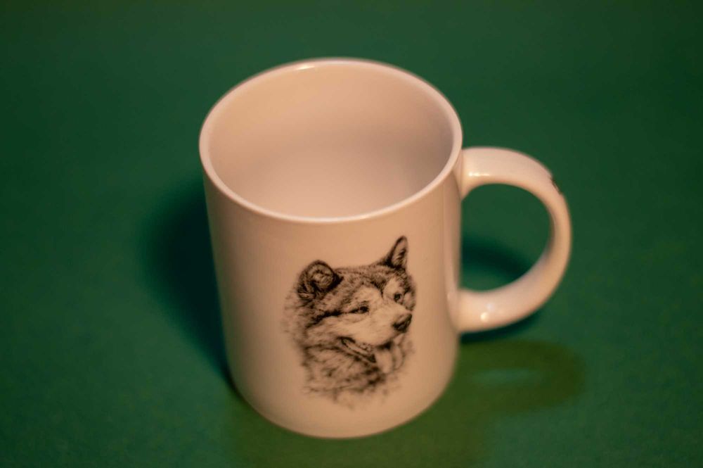 Чаши с различни породи кучета