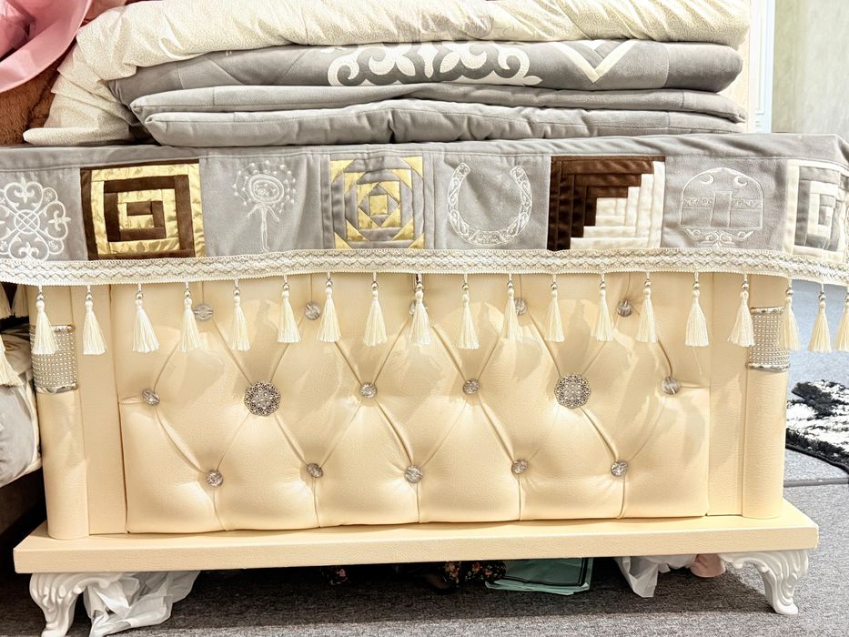 Сандық. Сундук.