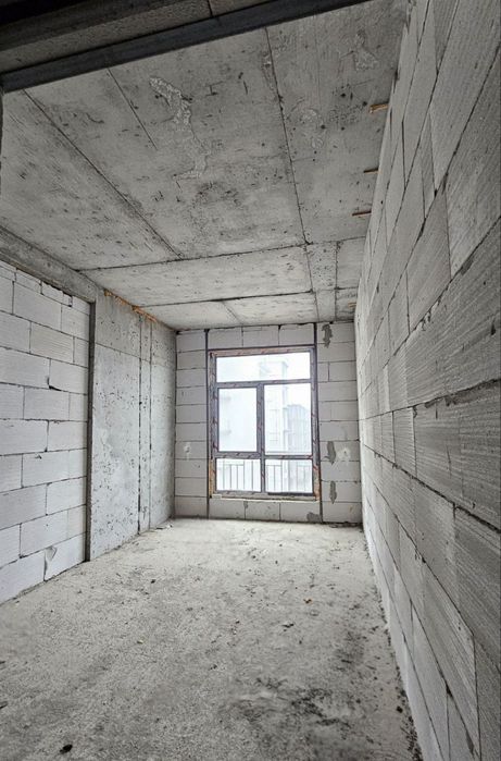 Karvon Shopping tomonda 1 xonali korobka sotiladi