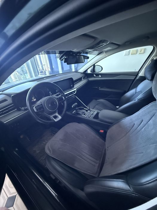 Kia K5 2024 mokriy asfalt, 3 pozitsiya