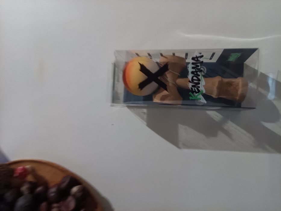 Vând Kendama Rubber 18