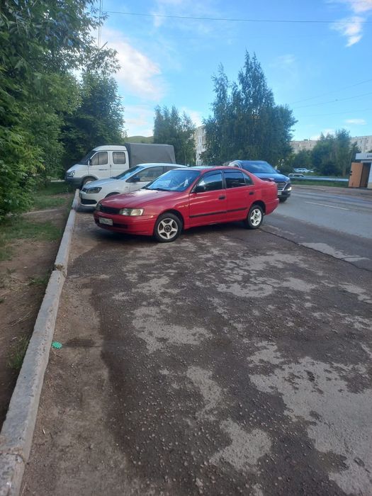Продам машину Карина е