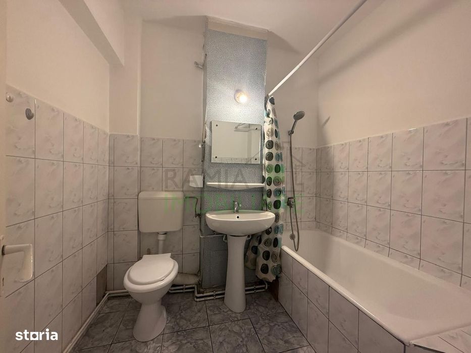 Apartament 3 camere decomandat cu 2 băi în Calea București