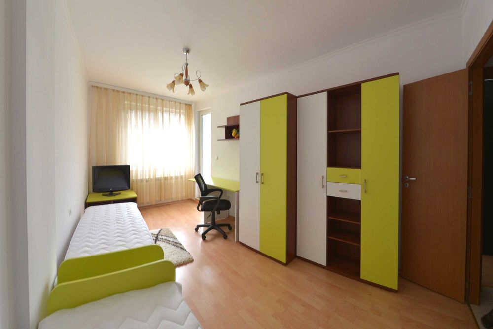 Дава се под наем Тристаен апартамент в Русе, Център - 103 кв.м за 561 € - Снимка #3