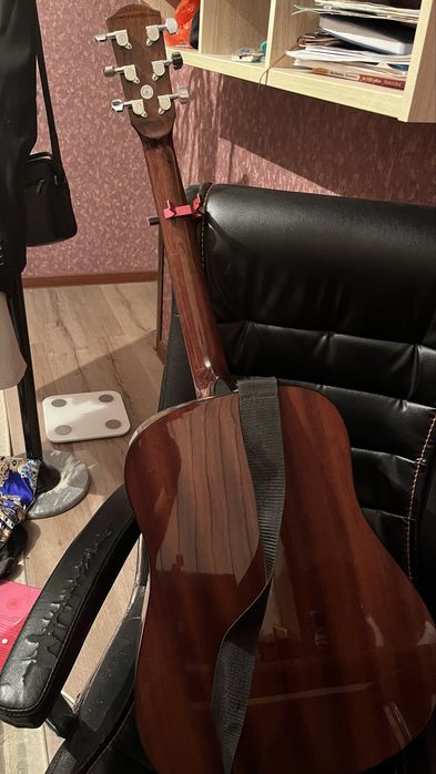 Акустическая гитара