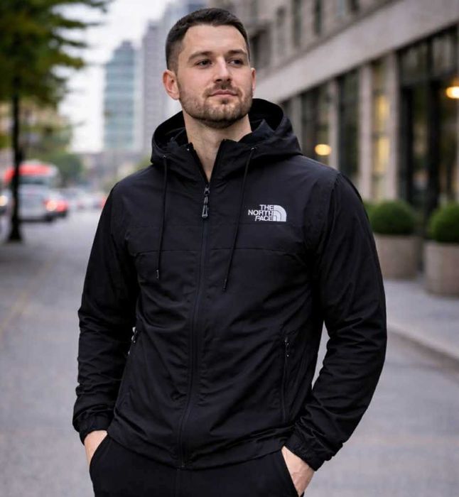 Мъжка ветровка с Бродирано лого