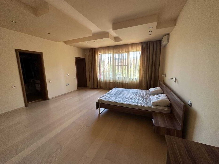 Дава се под наем Многостаен апартамент в София, Витоша - 300 кв.м за 1900 € - Снимка #1