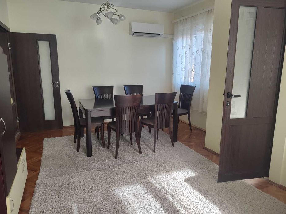 Дава се под наем Тристаен апартамент в Стара Загора, Център - 75 кв.м за 357 € - Снимка #1