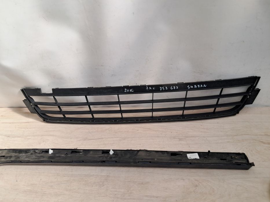 Решетка в броня лайсна врата  Vw Sharan  2010/19г